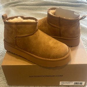 Women’s Chestnut Mini Boots
